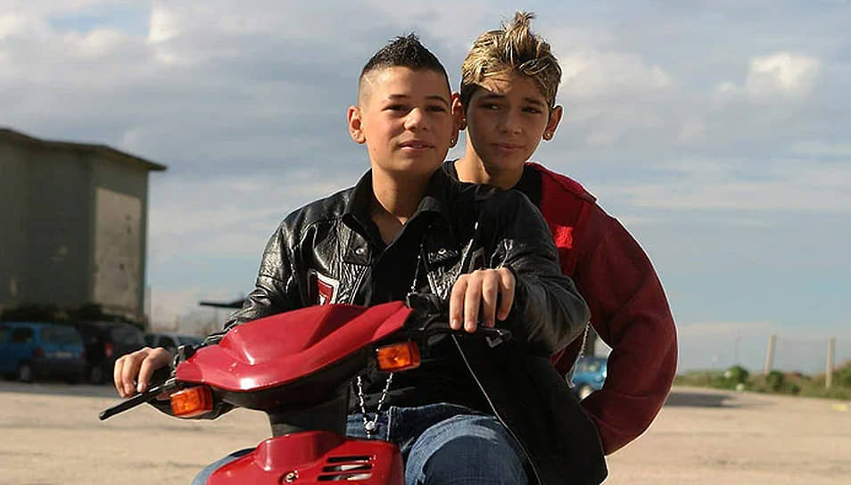 В 2005 году режиссер снял эпизод «Цыганенок» (кадр на фото) для киноальманаха «Невидимые дети». Этот сборник был создан в рамках всемирного проекта ЮНИСЕФ и Международной продуктовой программы ООН, чтобы рассказать о бедственном положении детей в разных странах  