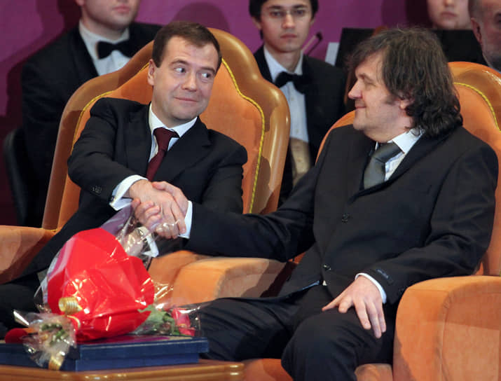 С президентом Дмитрием Медведевым на вручении премий Международного общественного Фонда единства православных народов, 2010 год 