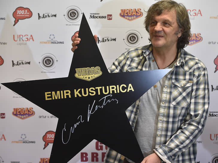 «Знаете, я просто человек, который делает все ради собственного удовольствия. Кино и музыка — это то, что доставляет мне удовольствие. И здорово, что не только мне. Сложно сказать, что мне нравится больше. Наверное, все-таки к кино я отношусь серьезнее, а музыка — это такая облегченная версия, но мне сложно разделять эти вещи»