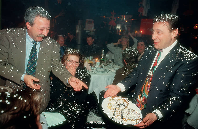 С телеведущим Леонидом Якубовичем на праздновании Масленицы в ресторане «Метрополь», 1994 год