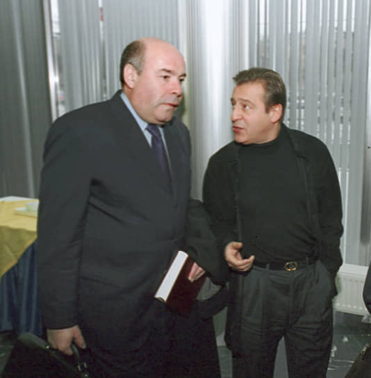 С министром культуры Михаилом Швыдким перед началом съезда Союза театральных деятелей России, 2001 год