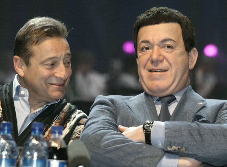 С певцом и депутатом Госдумы Иосифом Кобзоном на пресс-конференции, посвященной завершению переоснащения звукотехнического комплекса в большом зале Кремлевского Дворца, 2003 год