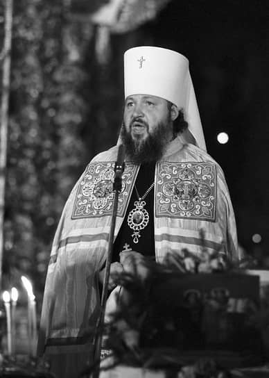 3 апреля 1969 года он был пострижен в монашество  митрополитом Ленинградским и Новгородским Никодимом. Принял имя Кирилл. В 1971-м был возведен в сан архимандрита