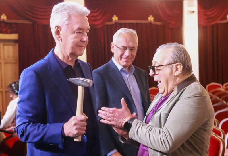 С мэром Москвы Сергеем Собяниным (слева) и главой «Ренессанс-Реставрации» Иваном Селило на открытии Московского государственного театра эстрады после трехлетней реставрации, 2023 год  