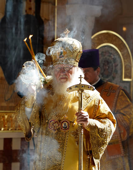 «Если человек покупает &quot;Майбах&quot; за 580 тыс., а потом для полного счастья заказывает дорогой тюнинг этого автомобиля, золотом и бриллиантами на кожаных сиденьях выписывает свои инициалы, то мы просто должны помочь такому человеку отдать часть своих денег бедным людям»