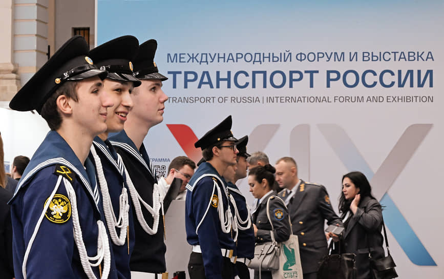 Студенты Российского университета транспорта 