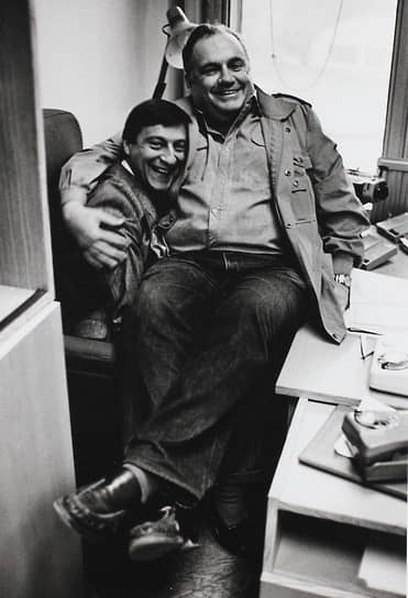 «Единственное, о чем я жалею, что когда-то отказался от предложения Эльдара Рязанова сниматься в фильме &quot;Гараж&quot;. Он очень расстроился, держал обиду долгие десятилетия. А я тогда просто подумал: &quot;Зачем мне это нужно? У меня так все хорошо складывается на эстраде, чего я пойду в эту компанию. Да я и не умею с партнерами играть — я один&quot;»
&lt;BR>На фото: с режиссером Эльдаром Рязановым, 1990 год