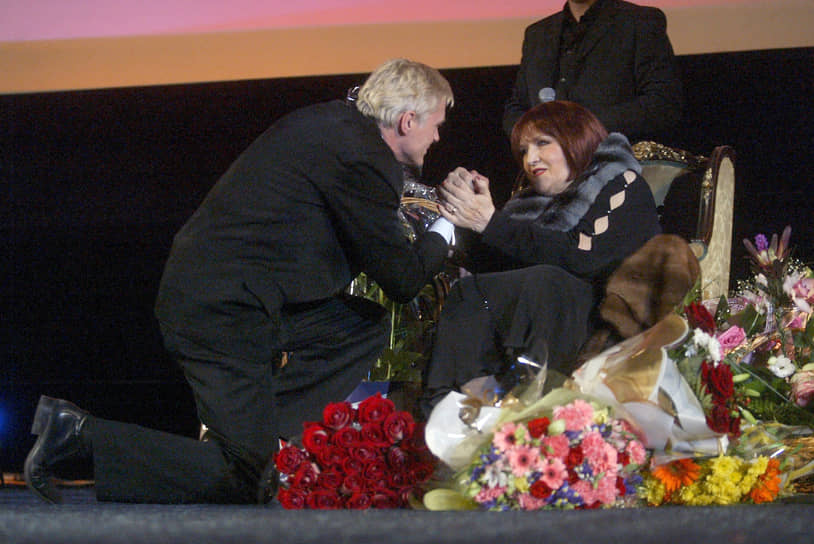 В 1992 году редакционный совет английской энциклопедии «Кто есть кто» («Who is who») признал Нонну Мордюкову одной из десяти самых выдающихся актрис XX века
&lt;br>На фото: Нонна Мордюкова с актером Борисом Щербаковым на праздновании своего 80-летия в московском Доме Кино, 2005 год