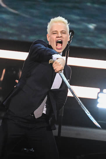 Певец SHAMAN (Ярослав Дронов) во время концерта «SHAMAN. 30 лет на сцене» в Кремлевском дворце 