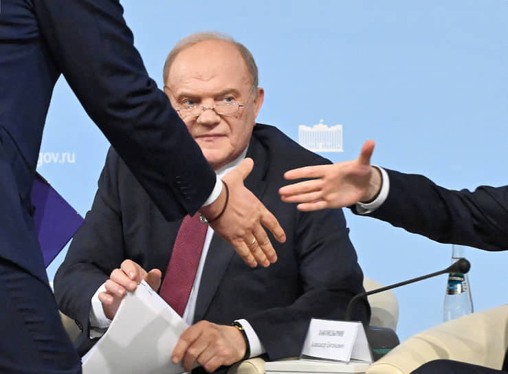 Лидер КПРФ Геннадий Зюганов на заседании круглого стола фракции в Госдуме