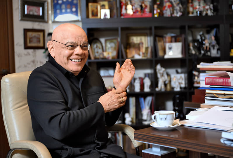 Худрук Театра «Сатирикон» Константин Райкин во время интервью 