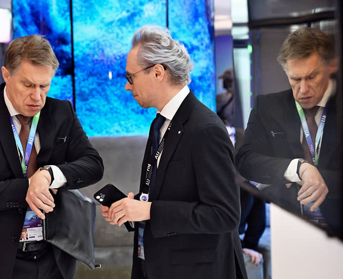 Министр здравоохранения РФ Михаил Мурашко (слева) на конференции по искусственному интеллекту AI Journey