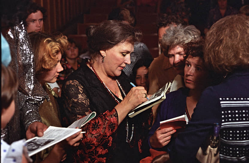 Во время съемок «Молодой гвардии» Нонна Мордюкова познакомилась со своим будущим мужем Вячеславом Тихоновым, а в 1950 году у них родился сын Владимир. Актерский союз продлился 13 лет — в 1963 году Мордюкова и Тихонов расстались