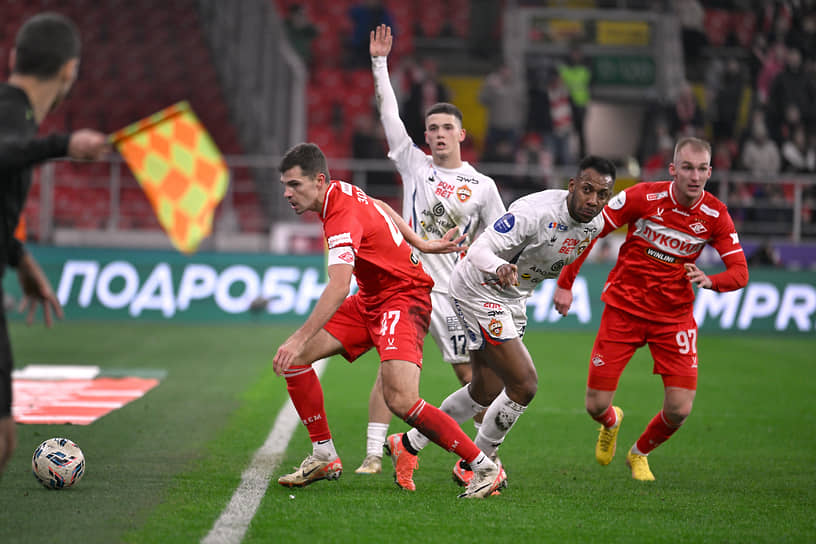 Момент матча между столичными командами «Спартак» и ЦСКА