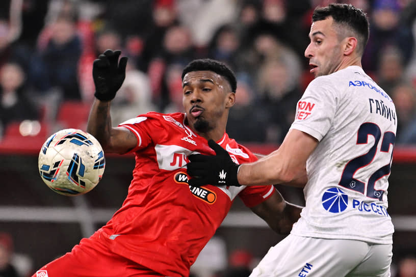 Момент матча между столичными командами «Спартак» и ЦСКА