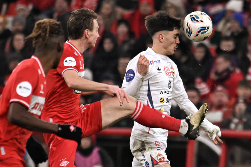 Момент матча между столичными командами «Спартак» и ЦСКА