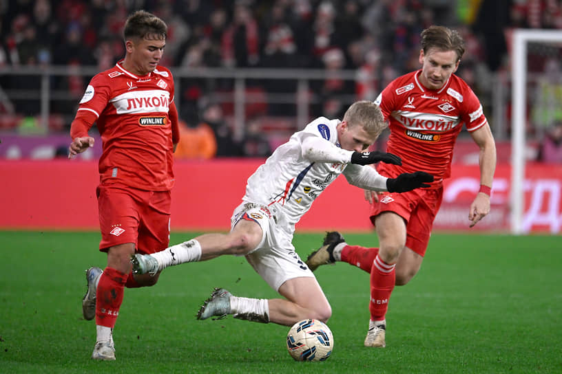 Момент матча между столичными командами «Спартак» и ЦСКА