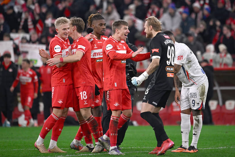 Момент матча между столичными командами «Спартак» и ЦСКА