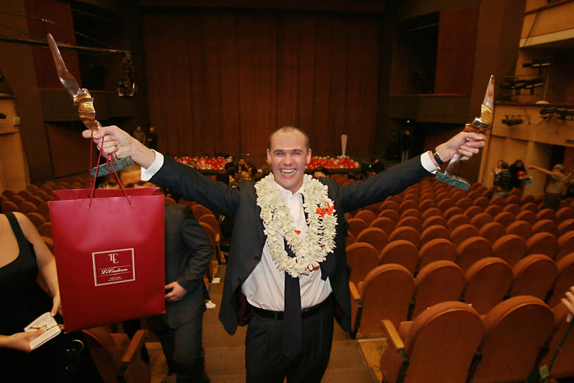 В 2006 году Максим Аверин выиграл премию «Чайка» в номинациях «Злодей» и «Некоторые любят погорячее» за роль Эдмонда в спектакле «Король Лир»