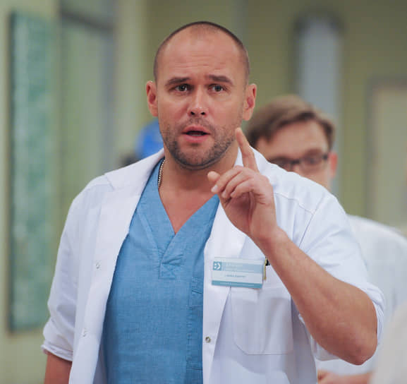 С 2012 года актер снимается в сериале «Склифософский» (сейчас идет работа над 14-м сезоном). В 2014 году проект был номинирован на премию «Золотой орел» как лучший сериал 