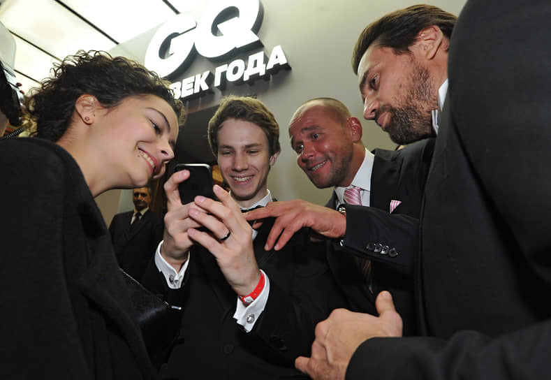 С актером Дмитрием Миллером (второй справа) на вручении ежегодной премии журнала GQ «Человек года 2013» 