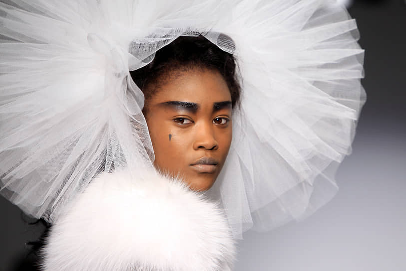 Коллекция Пэм Хогг сезона осень/зима-2010 (на фото) получила название «Богини на войне»