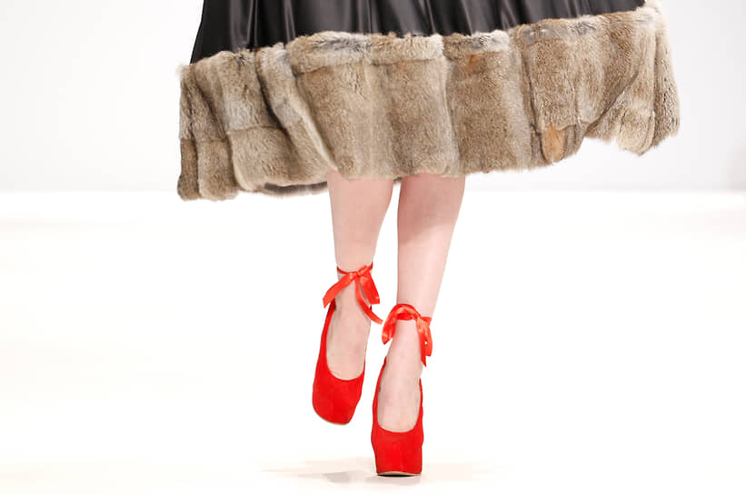 Свою первую коллекцию Хогг выпустила в 1981 году, когда ей было чуть больше 20 лет, а через несколько лет открыла собственный магазин