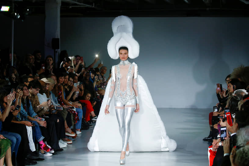 Облегающие блестящие комбинезоны — одна из визитных карточек Пэм Хогг