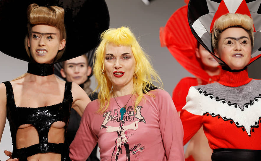 Пэм Хогг (в центре) известна тем, что никогда не называла свой возраст. Считается, что на момент смерти ей было за 60 лет