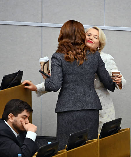 Слева направо: зампред комитета по экологии Георгий Арапов, депутат Роза Чемерис и зампред комитета по науке  Екатерина Харченко