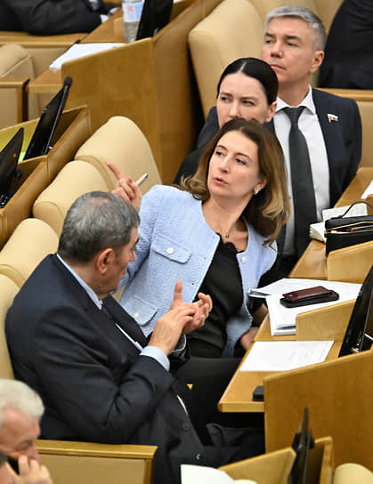 Слева направо: депутаты Леонид Симановский, Ольга Ануфриева, Алена Аршинова и Евгений Ревенко