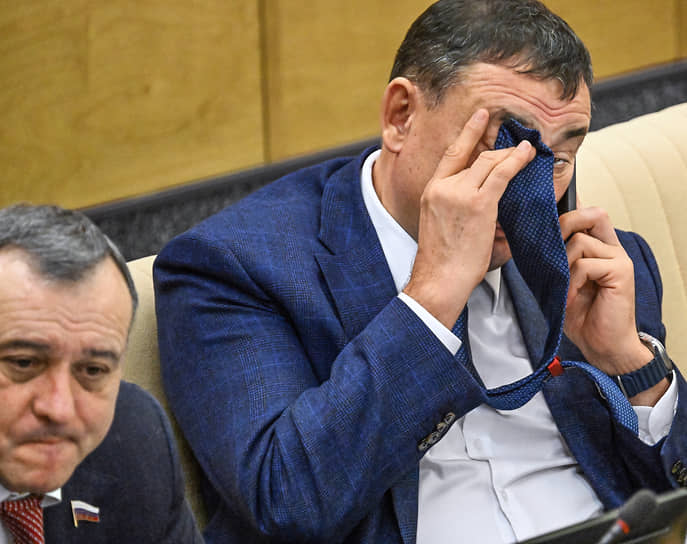 Депутаты Олег Димов (слева) и Марат Нуриев