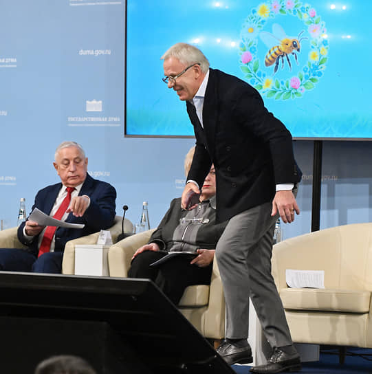 Председатель комитета по развитию Дальнего Востока и Арктики Николай Харитонов (слева) и первый зампред комитета по экологии, природным ресурсам и охране окружающей среды Вячеслав Фетисов 