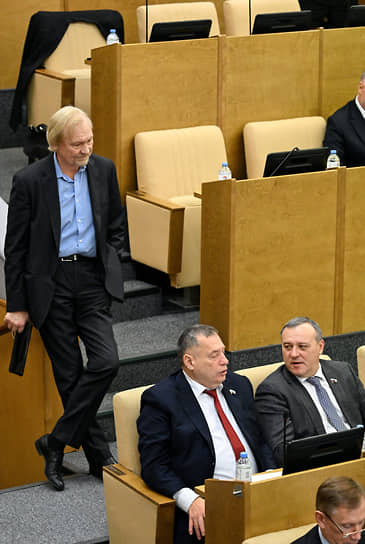 Слева направо: депутаты Вадим Булавинов, Юрий Швыткин и Олег Димов