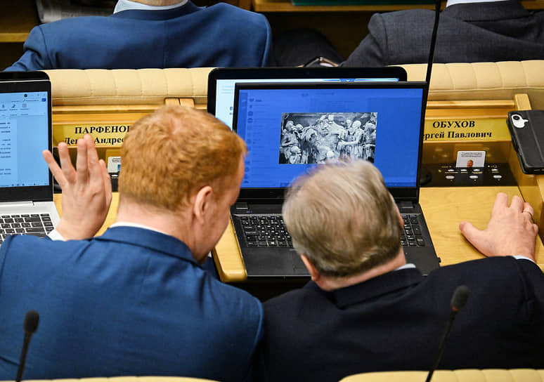 Депутаты Денис Парфенов (слева) и Сергей Обухов