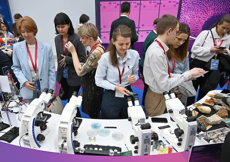 Стенд микробиологической лаборатории