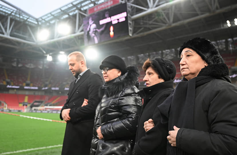 Родственники Никиты Симоняна на церемонии прощания