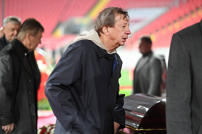 Тренер по футболу Юрий Семин 