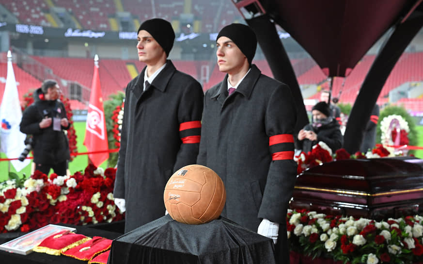 Футболист до сих пор остается лучшим бомбардиром в истории «Спартака», на его счету 160 голов. С 1992 года и до конца жизни он занимал пост первого вице-президента РФС