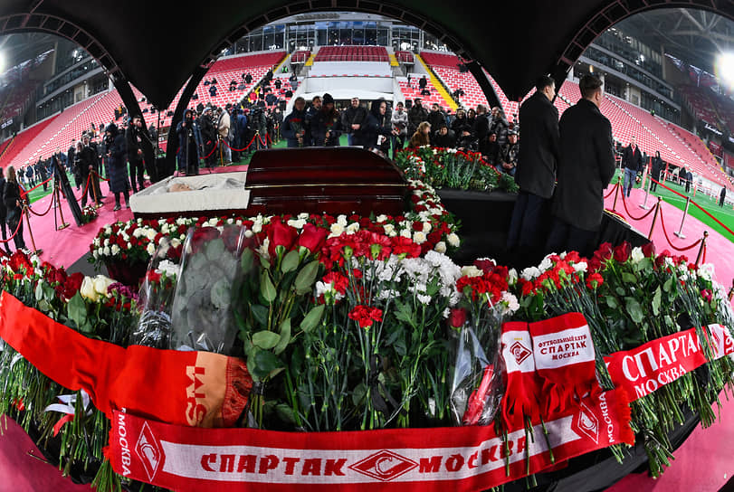 В составе сборной СССР Никита Симонян завоевал золотую медаль Олимпийских игр 1956 года. В 1958 году футболист стал автором первого гола команды СССР на чемпионатах мира