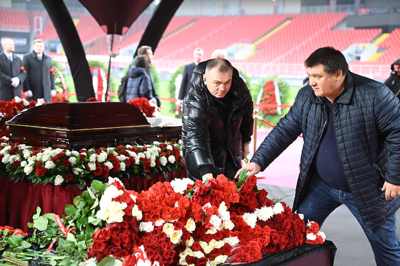 Цветы на церемонии прощания