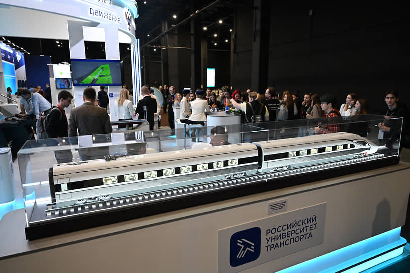 Макет «поезда будущего» от Российского университета транспорта