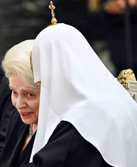 Президент Русского общественного фонда Александра Солженицына Наталья Солженицына и патриарх Московский и Всея Руси Кирилл перед началом церемонии вручения государственных наград в Кремле 