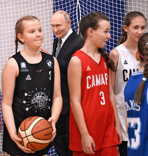 Президент Владимир Путин во время посещения физкультурно-оздоровительного комплекса «Орбита» в Самаре 