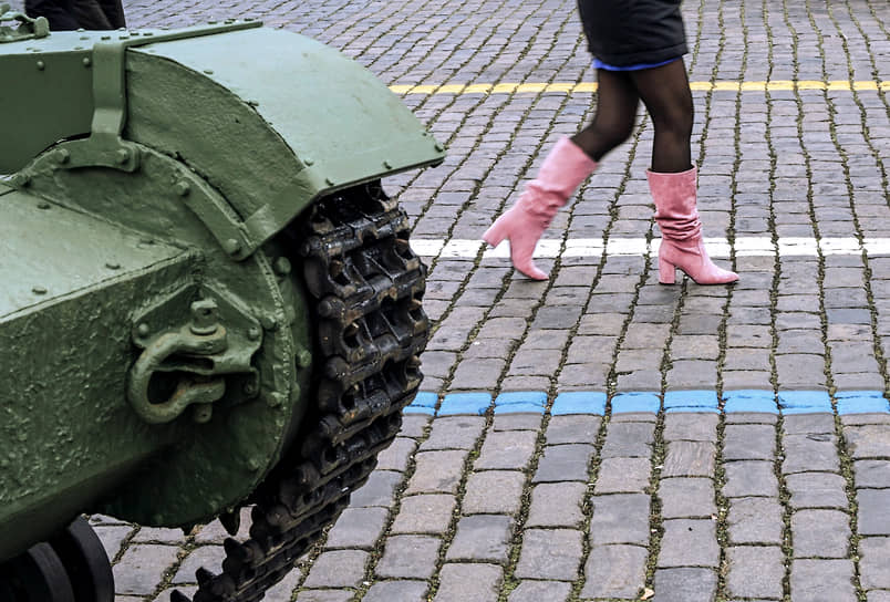 Выставка «Город живых историй» в честь 84-й годовщины военного парада 1941 года на Красной площади 