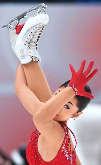 Фигуристка Аделия Петросян на 4-м этапе Гран-при России по фигурному катанию 