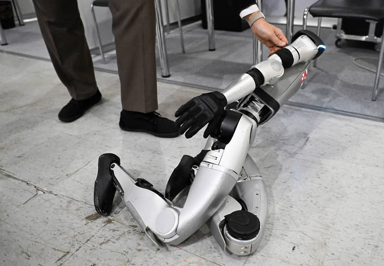 Робот-гуманоид ИТ-компании 3Logic Group на Международном форуме «Электроника России» 