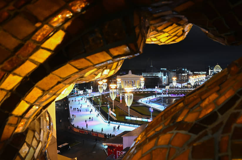 Вид на каток с Главного павильона