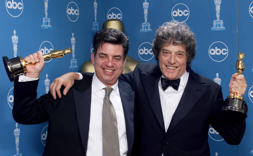 Вместе с сосценаристом Марком Норманом (слева) и статуэтками «Оскар» за лучший оригинальный сценарий к фильму «Влюбленный Шекспир» (1999). Картина имела успех как у критиков, так и в прокате, и выиграла семь премий «Оскар» 