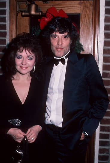 Том Стоппард был трижды женат. От первой (Джози Ингл, на фото) и второй (Мириам Стоппард) жены у него было по два сына. С 2014 года драматург был женат на Сабрине Гиннесс